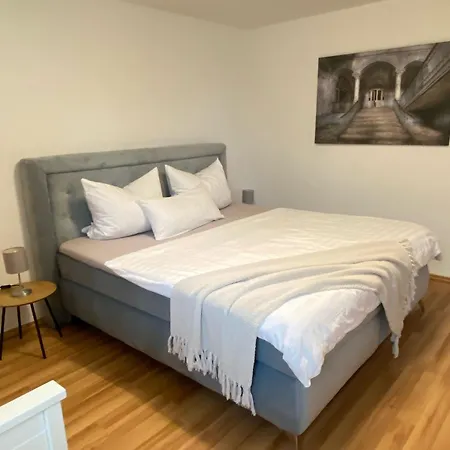 Im Apartment *