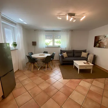 Im Appartement *